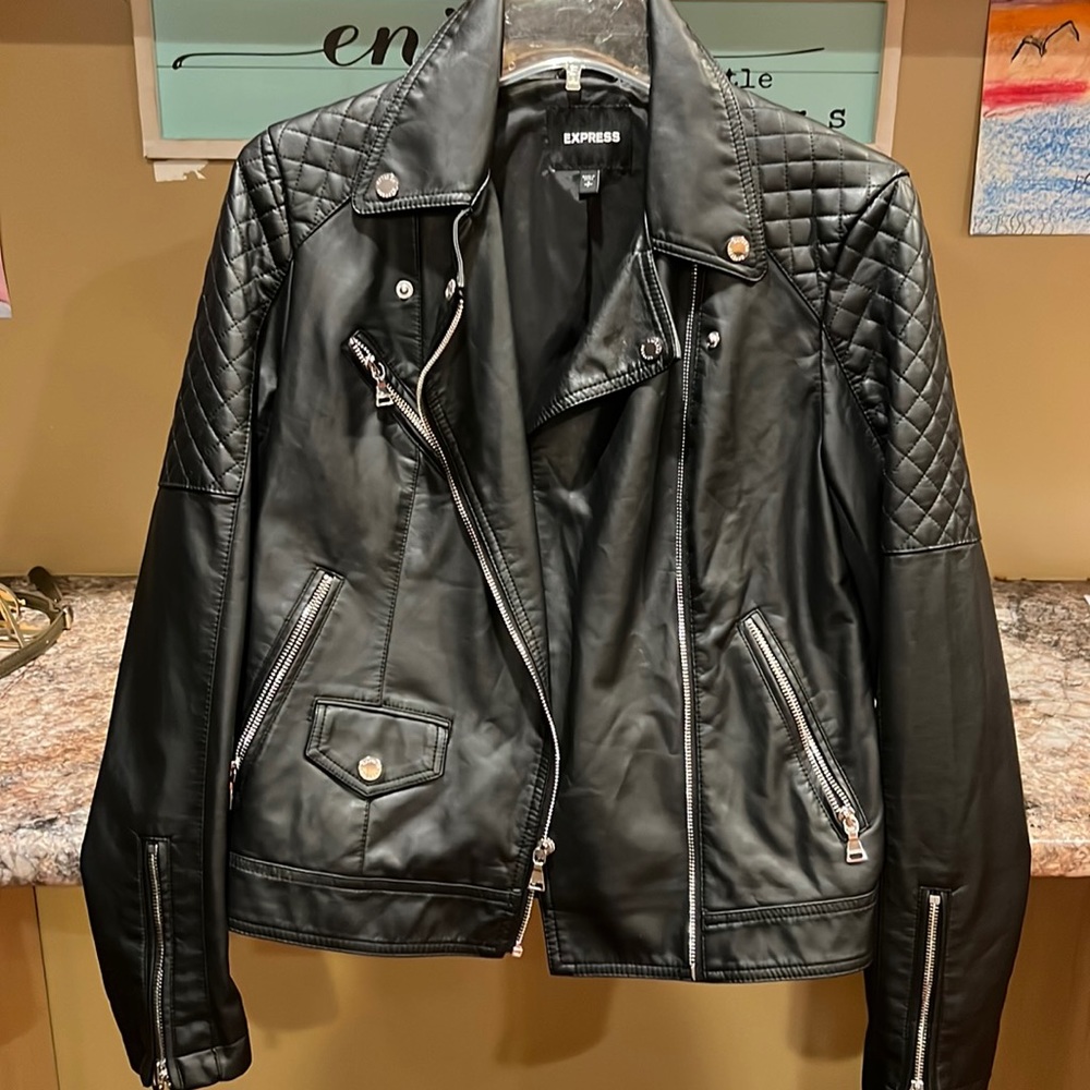 EUC hardly worn.Black jacket.stretchy material. Express Brand